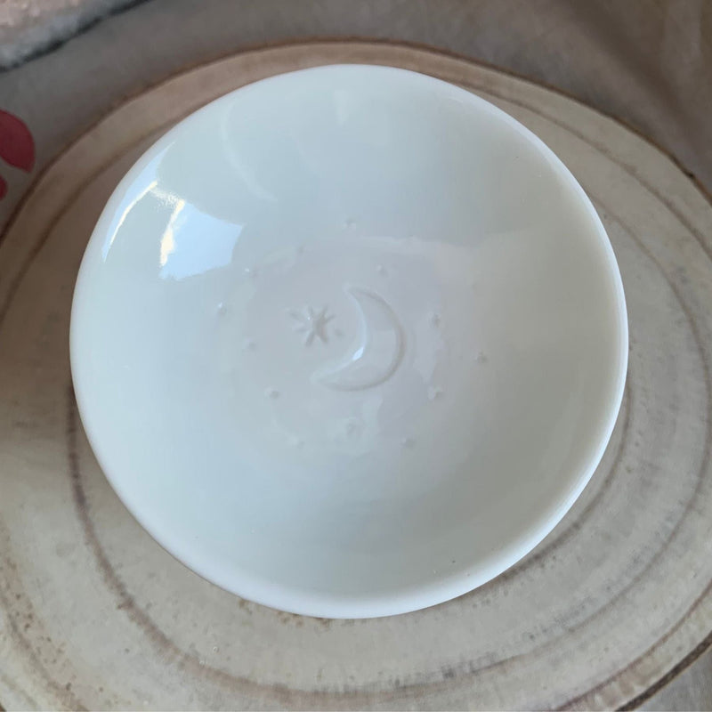 brûle parfum en céramique porcelaine blanche avec gravure constellations astres astrologie