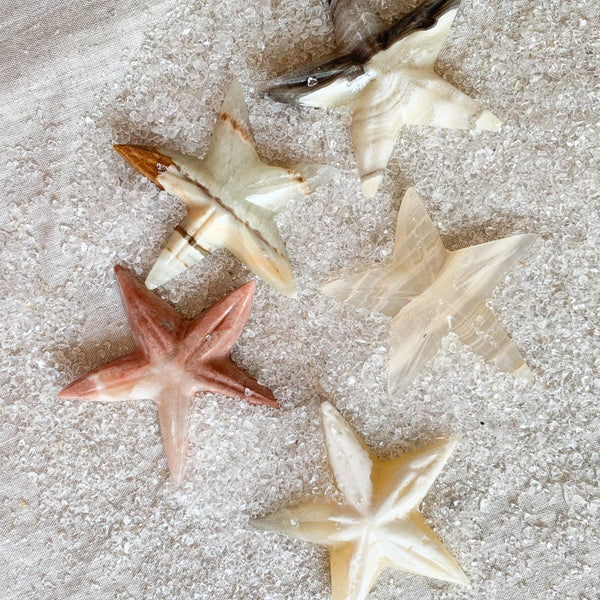 pierre-naturelle-lithothérapie-onyx-en-forme-de-étoile-de-mer-lithothérapie-bienfaits