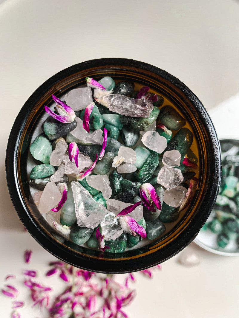 idée cadeau insolite artisanal français éthique fait main bougie aux pierres précieuses lithothérapie rhodonite quartz rose amour de soi confiance en soi amour inconditionnel confiance absolu améthyste fluorite rituel d'amour attirer la chance et l'amour dans sa vie développement personnel et spirituel 
